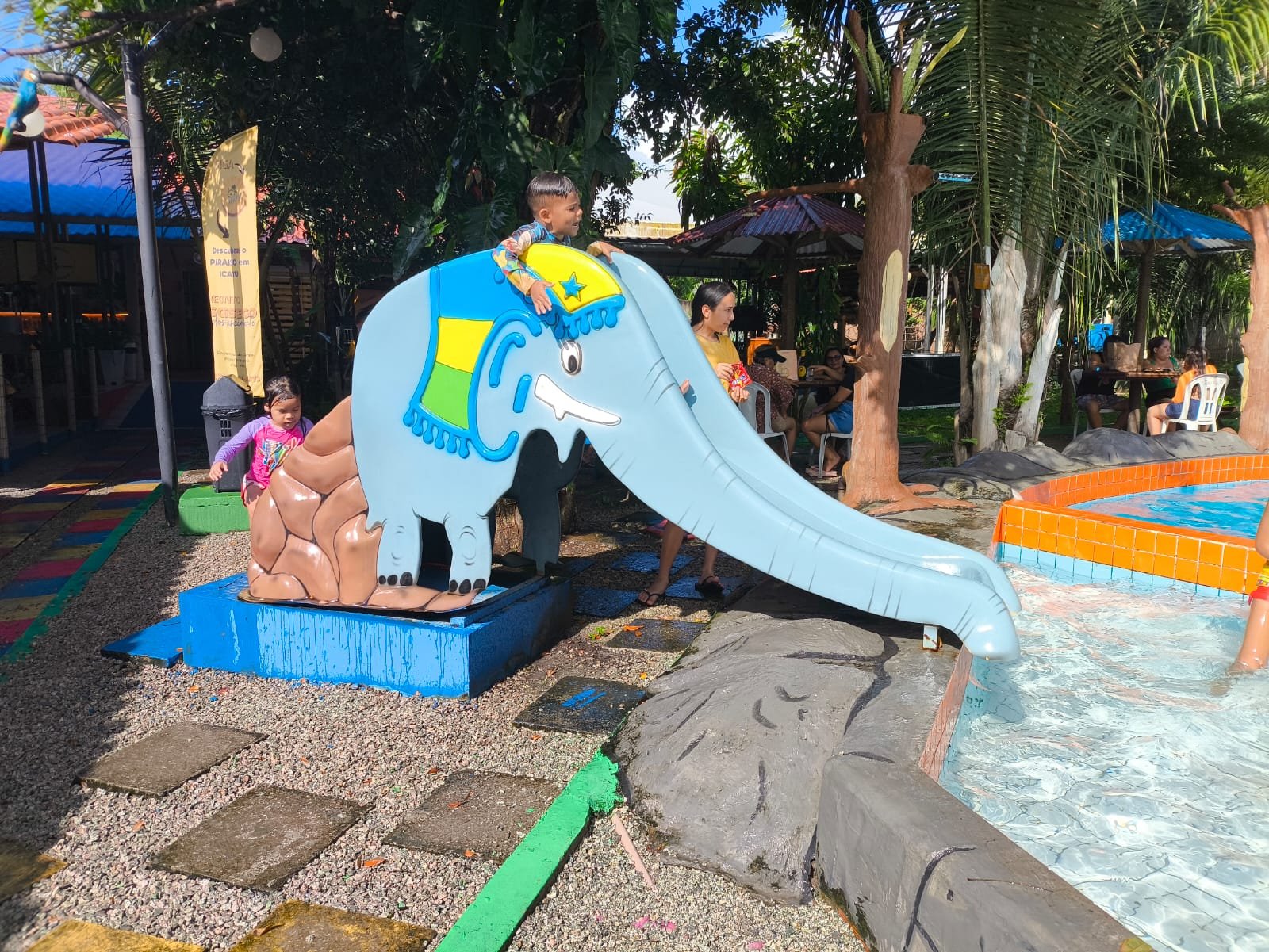 Escorregador elefante